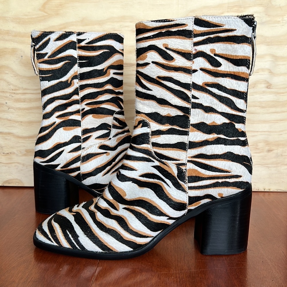NWT INTENTIONALLY BLANK calf hair safari striped boots, size 8